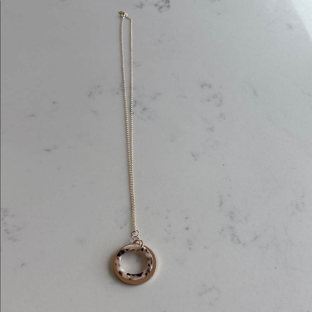 NWOT LOFT Gold & Milky Tortoise Circle Pendant Necklace